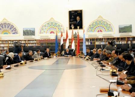 رئيس الجمهورية لدى ترؤسه اجتماع قيادات المؤتمر الشعبي العام أمس